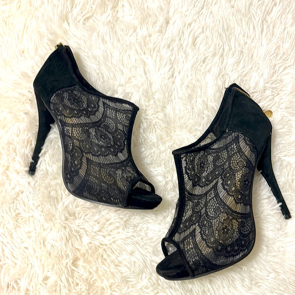 ✨BRAND NEW Lace Booties